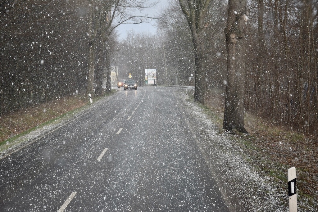 Straße mit Schnee